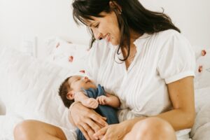 3 Best Wearable Breast Pumps That 3,200 Moms Say Make Pumping On-the-Go Easy